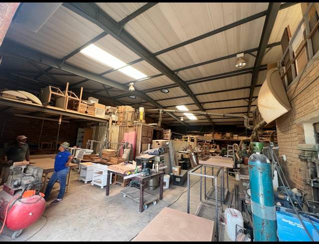 685M² WAREHOUSE FOR SALE IN LASER PARK